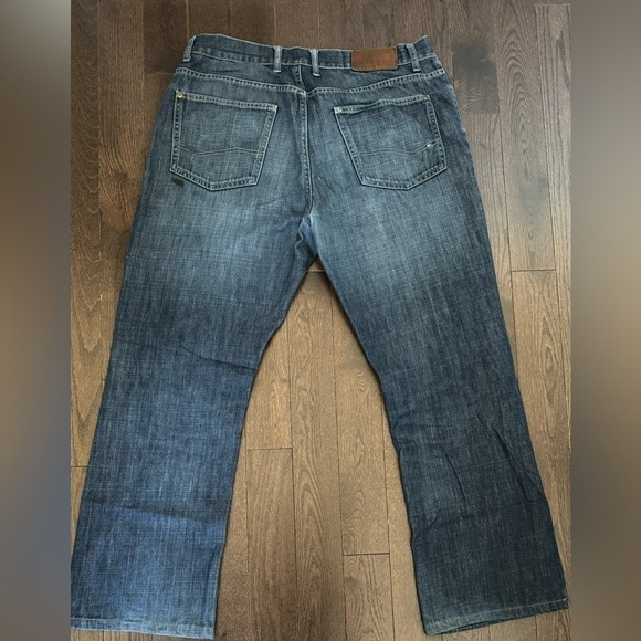 Tommy Hilfiger Men's Blue Denim Jeans, Size 36, Classic Straight Fit, Pre-Owned - Picture 2 of 9